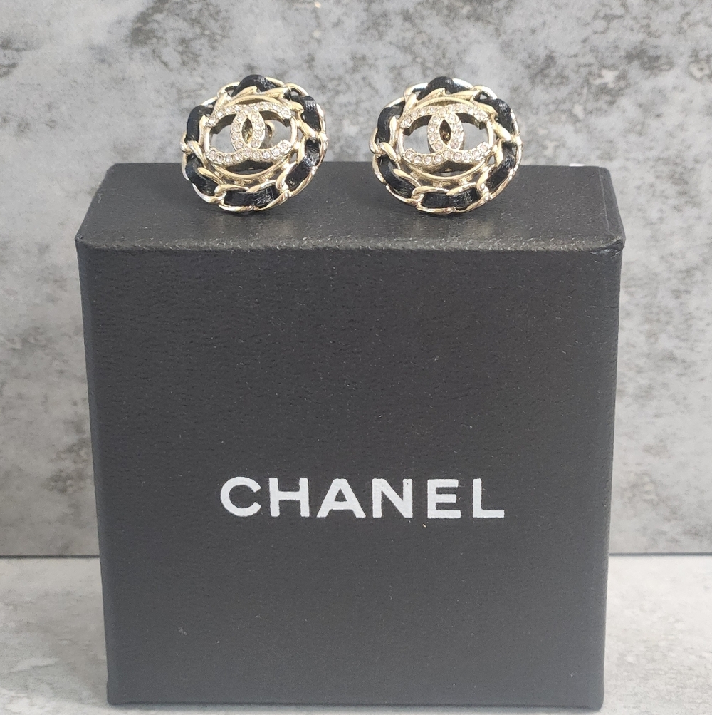 CHANEL Elegant Black and Gold Earrings✨ - Picture 11 of 11